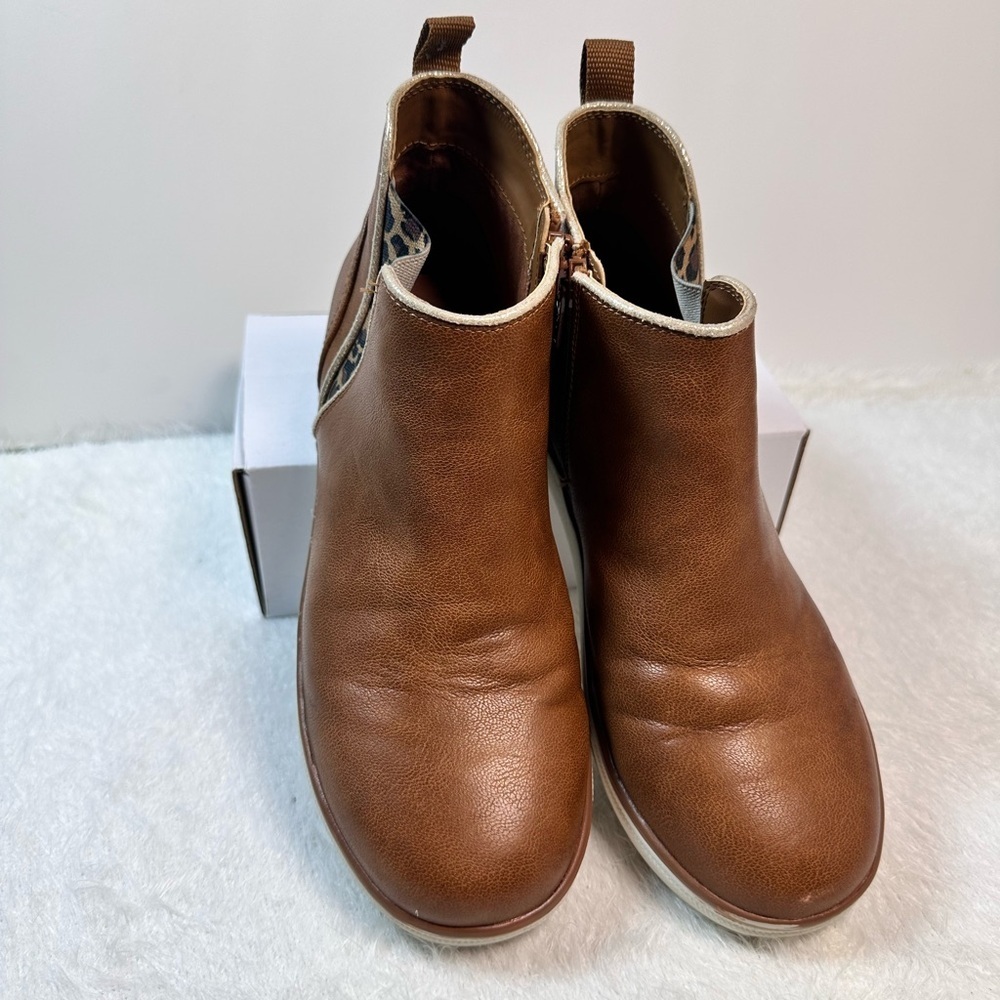 Lands' End Cream and Brown Ankle Boots ๐๐๐ - Picture 3 of 7